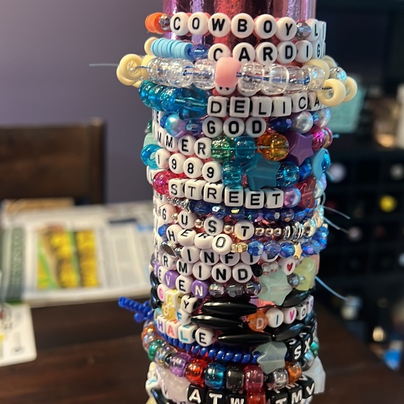 ✨🫶30 Eras Tour Friendship Bracelets Random 30 pack🫶✨ - Picture 4 of 16